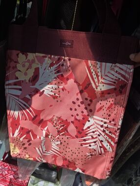 NEW Thirty-one Essential Storage Tote in Desert Palms